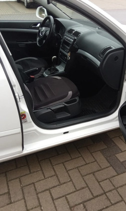 Skoda Octavia cena 18000 przebieg: 356670, rok produkcji 2010 z Racibórz małe 106